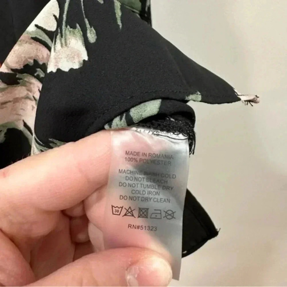 Vince Camuto Floral Print Keyhole Back Top XS - Picture 10 of 10